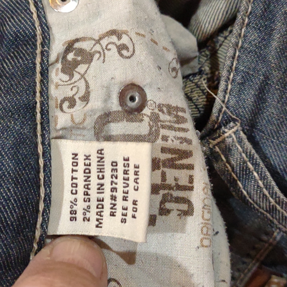 YNQ 9 Distressed Jeans - Picture 13 of 15